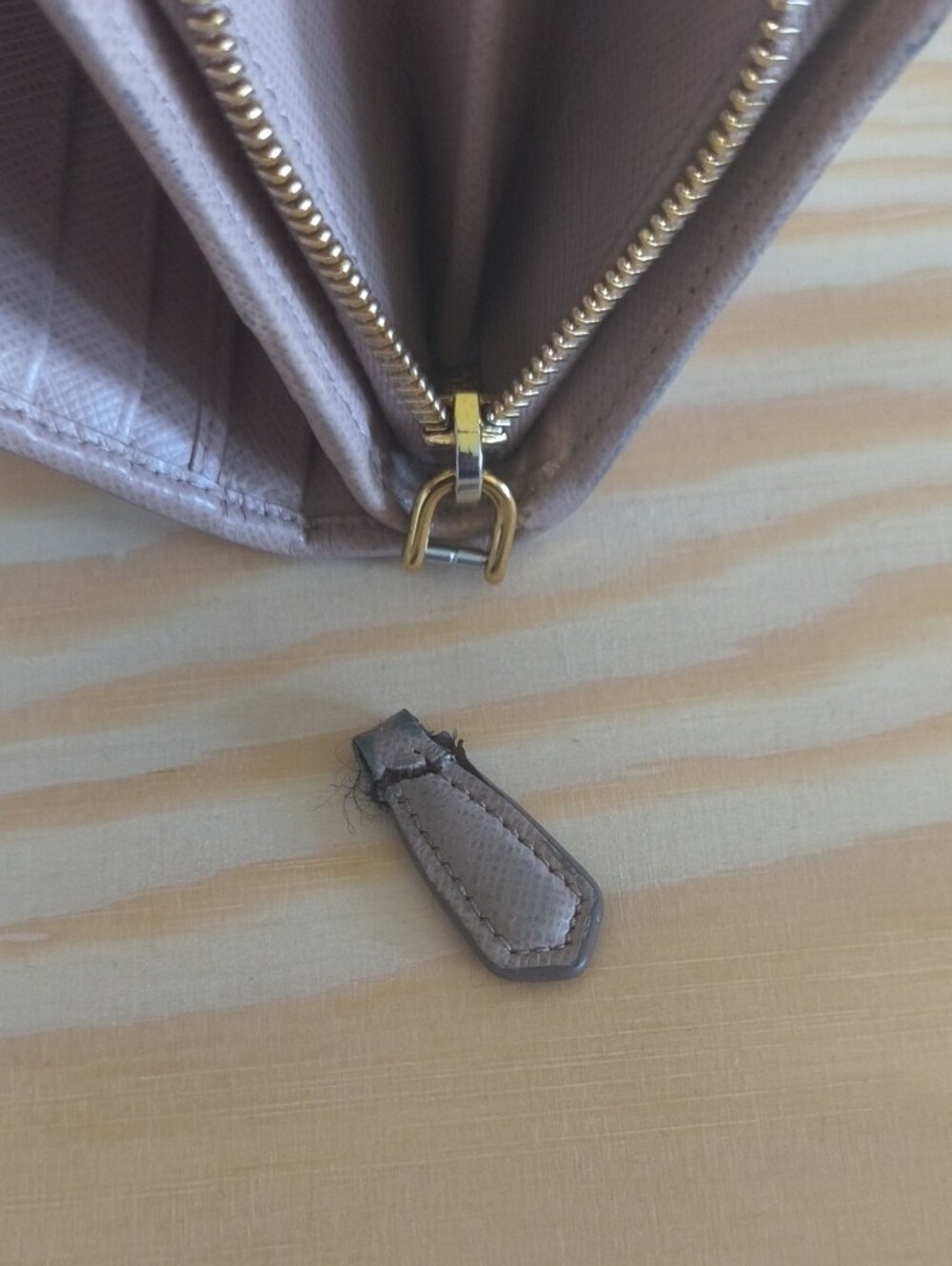 Prada Blush Pink Saffiano Leather Zip Wallet with Gold Logo - Picture 7 of 8